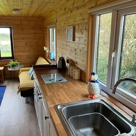 Idyllic Cornish Retreat At Puffin Lodge Helston Exterior photo