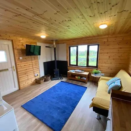 Idyllic Cornish Retreat At Puffin Lodge Helston Exterior photo