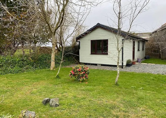 Idyllic Cornish Retreat At Puffin Lodge